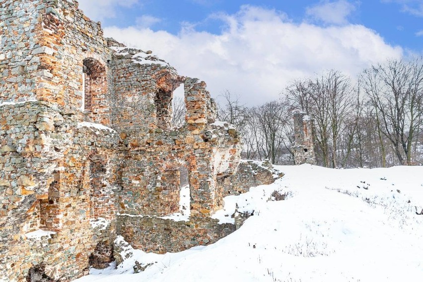 Ruiny zamku w Międzygórzu w gminie Lipnik, wyjątkowo pięknie...