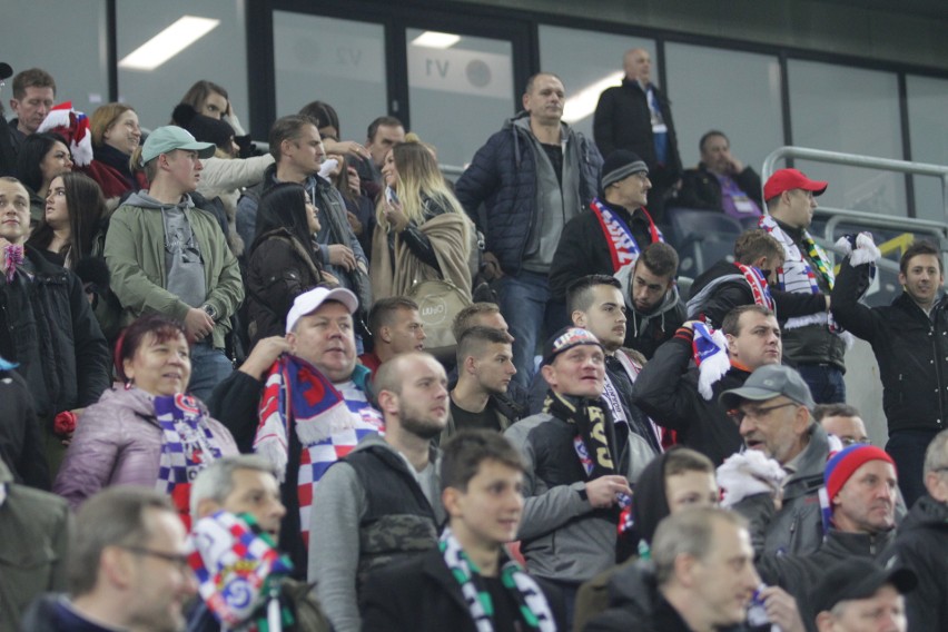 Górnik Zabrze - Śląsk Wrocław. Kibice odśpiewali hymn ZDJĘCIA KIBICÓW