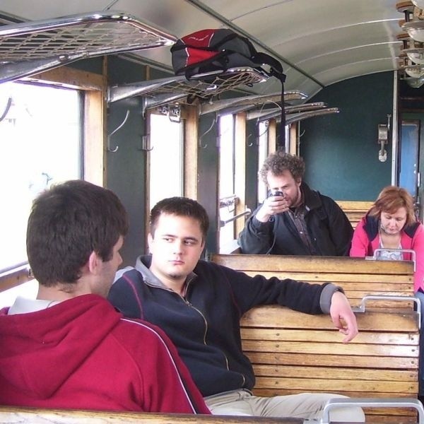 Pierwsi w tym roku turyści pojechali rozkładowym pociągiem Świętokrzyskiej Kolejki Dojazdowej.