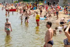 Plażowanie nad zalewem w Dojlidach