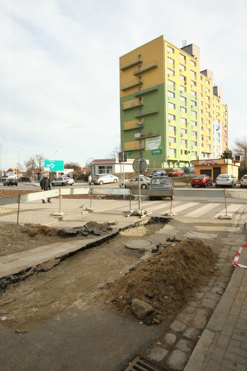 Wrocław: Sycowska wciąż zamknięta. Uwaga na utrudnienia w ruchu [ZDJĘCIA]