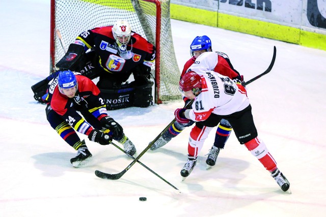 Krystian Dziubiński ma 28 lat. Przygodę z hokejem zaczynał w Nowym Targu. W „Pasach” jest od 2015 r.