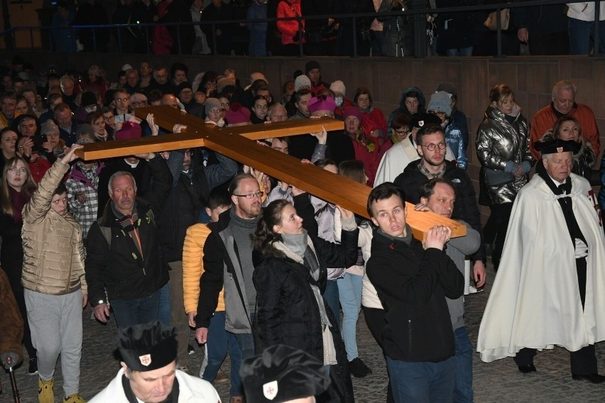 Drogi Krzyżowe na Pierścienicę, ulicami Kielc i w Masłowie. Będzie też modlitwa o uszanowanie świętości Jana Pawła II