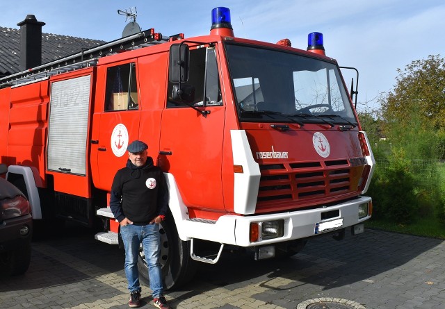 Kolejny transport banerów organizowany przez Krzysztofa Adamskiego zostanie przewieziony do Ukrainy samochodem strażackim, który także zostanie przekazany strażakom w rejonie Bakhmutu