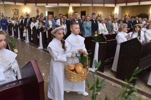Uczniowie Szkoły Salezjańskiej w Toruniu do Pierwszej Komunii Świętej przystępowali w sobotę, 27 maja, w dwóch grupach.