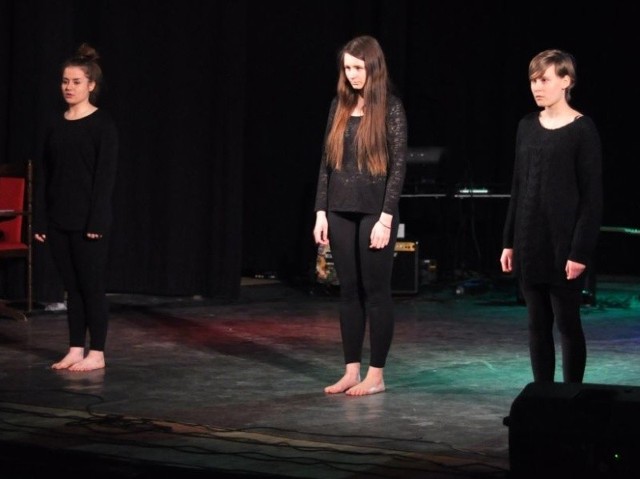 Uczniowie tarnobrzeskiego "Kopernika" przygotowali koncert charytatywny. Nie brakowało ciekawych występów.
