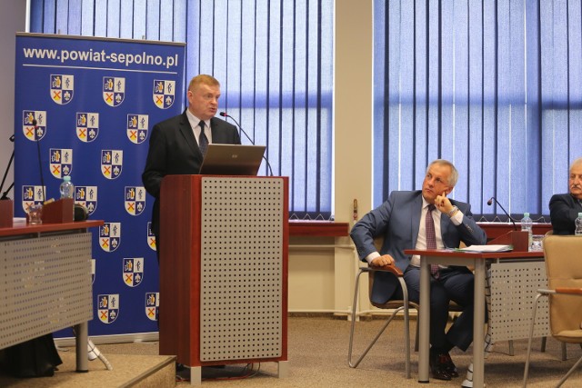Mirosław Jagodziński (z lewej) mówi, że wsłucha się w głos samorządowców (z prawej starosta Tadych) i mieszkańców.