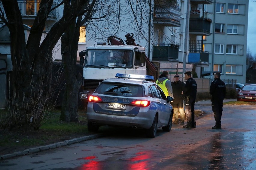 Śmiertelny wypadek we Wrocławiu. Dźwig przygniótł mężczyznę [ZDJĘCIA]