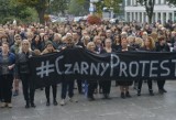 #Czarny Protest w Radomiu. Manifestowało ponad tysiąc osób, w tym politycy i prezydent Radomia