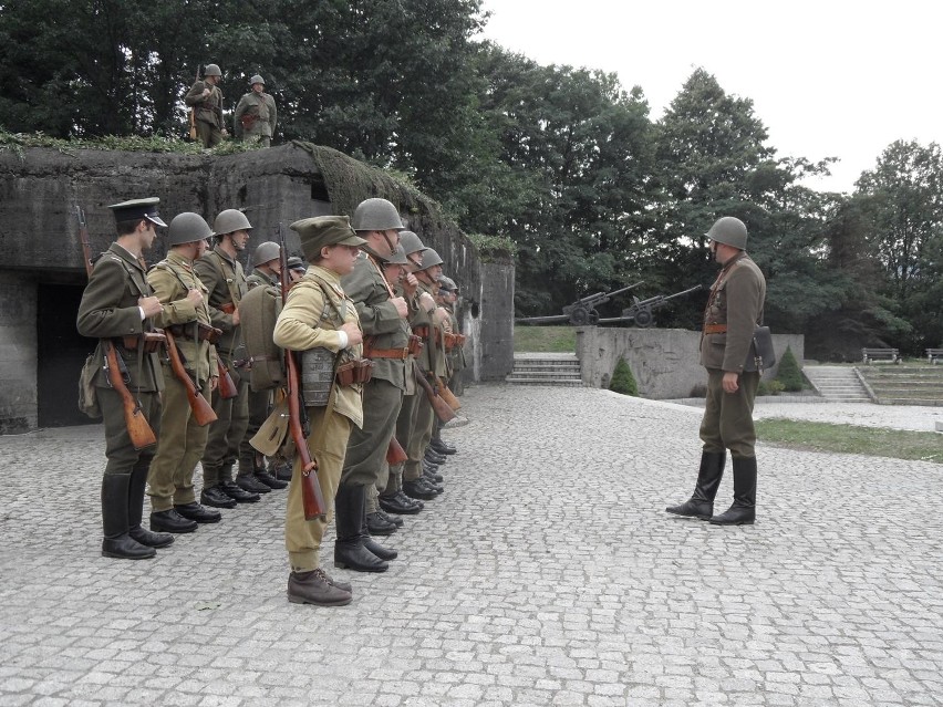Węgierska Górka 1939: rekonstrukcja dramatycznej bitwy o Westerplatte Południa [ZDJĘCIA+WIDEO]
