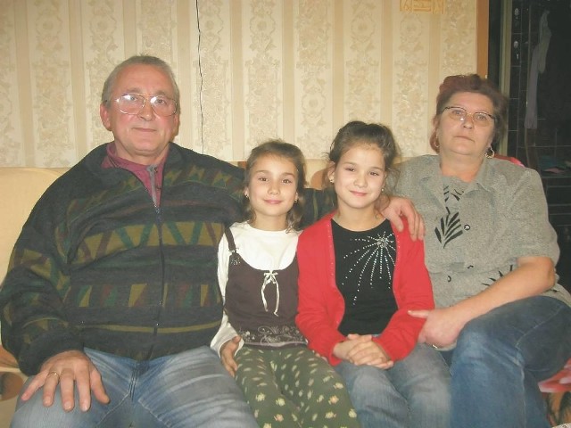 Rodzina w komplecie - (od lewej) Henryk Pach, Klaudia, Wieronika i Maria Pach.
