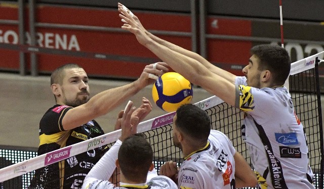 W meczu PlusLigi siatkarzy, Trefl Gdańsk pokonał we własnej hali Cerrad Enea Czarnych Radom 3:1.  Trefl Gdańsk - Cerrad Enea Czarni Radom 3:1 (28:30, 25:12, 25:17, 25:18)Trefl: Janusz 5, Lipiński 16, Sasak 18, Mika 12, Mordyl 4, Crer 11, Olenderek (libero) oraz Kozub, Reichert 2, Janikowski, Urbanowicz 1, Majcherski (libero)Cerrad Enea Czarni:  Kędzierski 1, Dryja 9, Ostrowski 4, Konarski 17, Sander 10, Firszt 9, Nowowsiak (libero) oraz Loh, Gąsior 3, Zrajkowski, Masłowski (libero), Pasiński, Sadkowski.MVP meczu: Bartłomiej Lipiński (Trefl).Pierwszy set bardzo dobry w wykonaniu podopiecznych trenera Roberta Prygla i wygrany na przewagi. Trzy kolejne słabe, momentami bardzo słaba gra i zasłużona porażka. Zobacz zdjęcia z meczu>>>