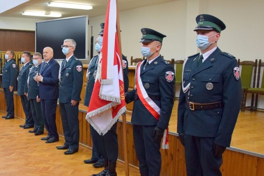 Białystok. Nowi funkcjonariusze w podlaskiej KAS. 20 nowoprzyjętych do służby złożyło uroczyste ślubowanie [ZDJĘCIA]