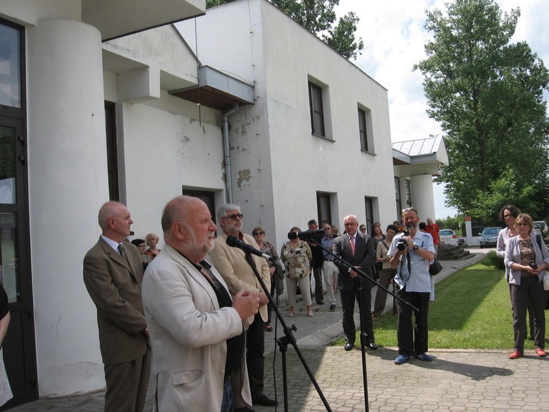 Znaczenie wystawy Magdaleny Abakanowicz zorganizowanej...