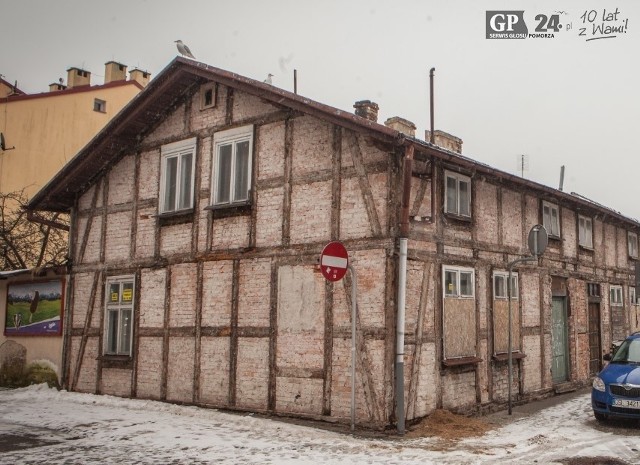 To jeden z ostatnich widoków na stary budynek przy ul. Sprzymierzeńców. Także sąsiedni idzie do tegorocznej rewitalizacji oraz chałupka w samym centrum przy ul. Marynarki Polskiej