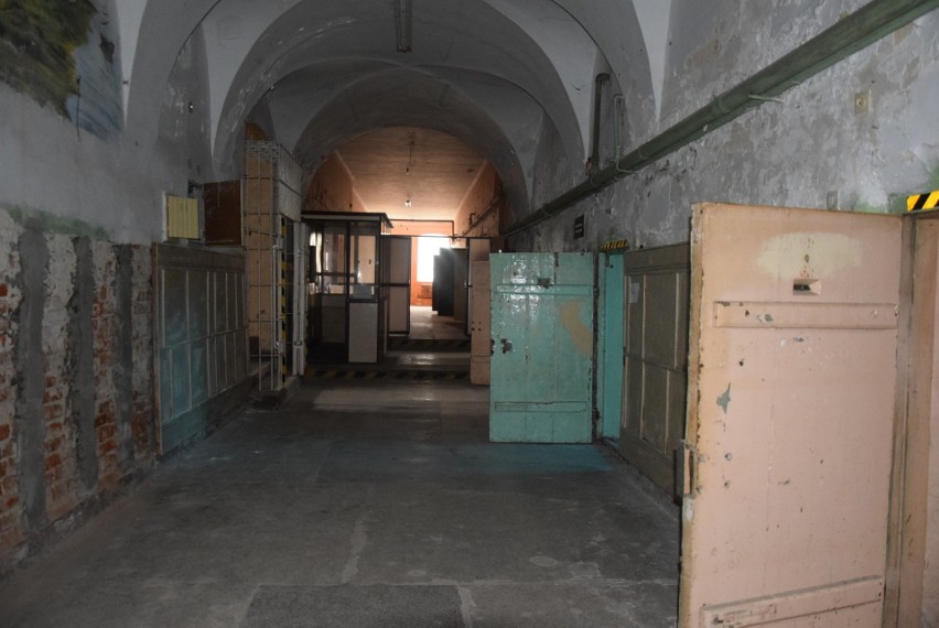 Opuszczone więzienie w Łęczycy. Zobacz, jak w środku wygląda nieczynny zakład karny! Z tego więzienia nikt nie uciekł