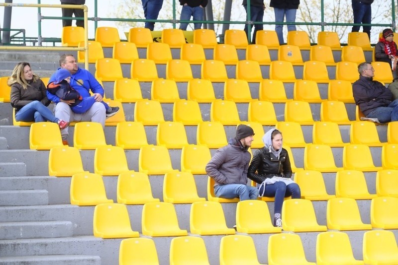 2 liga. Porażka Siarki Tarnobrzeg z Elaną w Toruniu. Nasza drużyna przez 30 minut grała z przewagą jednego piłkarza