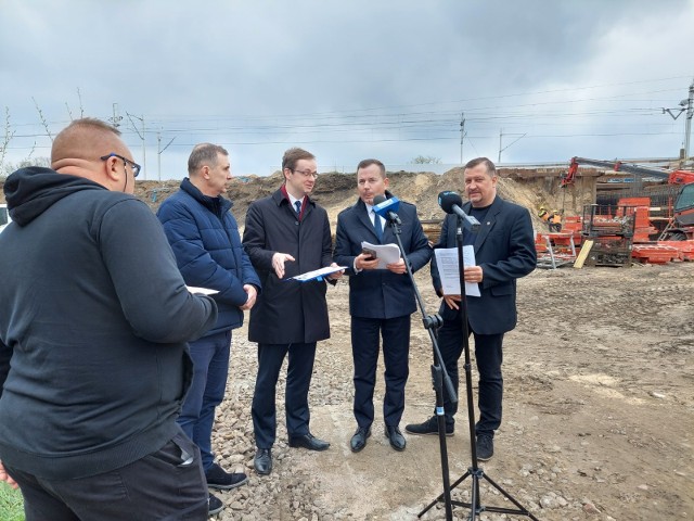Miłośnicy kolei oraz działacze PiS apelują do prezydenta Białegostoku o podjęcie działań zmierzających do zagospodarowania tereny przy przystanku  PKP Zielone Wzgórza