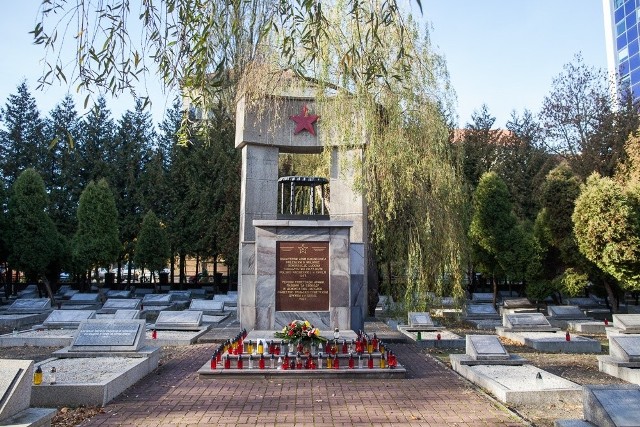 Czerwona gwiazda to obok sierpa i młota najbardziej spopularyzowany symbol komunistyczny, który dziś kojarzy się z ludobójstwem popełnianym przez żołnierzy rosyjskich na ludności na Ukrainie.