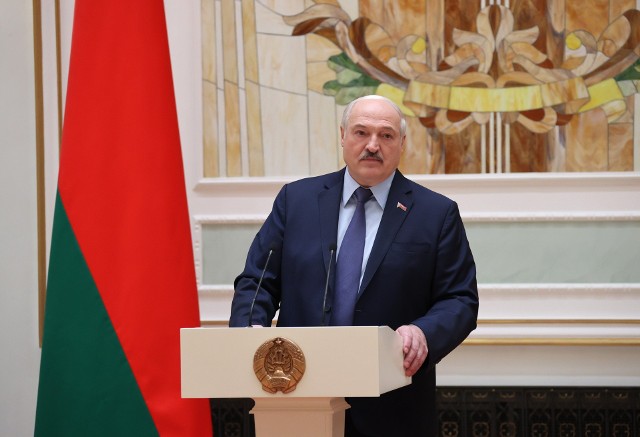 Według byłego białoruskiego dyplomaty, Aleksandr Łukaszenka wie, że jego życie jest zagrożone