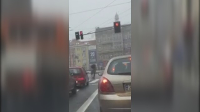 Wideo, na którym udokumentowano karygodne zachowanie rowerzysty na jednej z ulic Szczecina