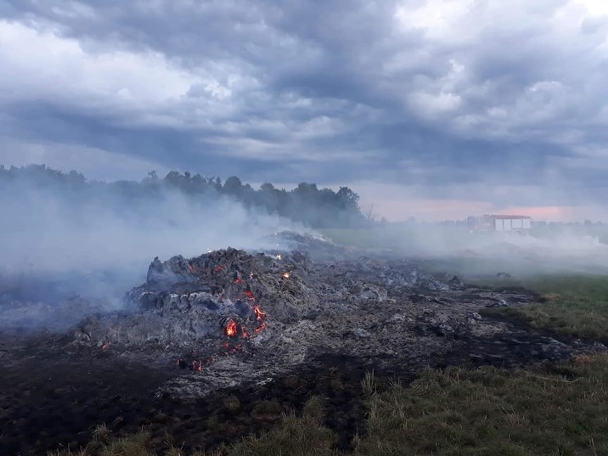 W dniu 27.07 o godzinie 19:55 doszłoi do pożaru balotów...