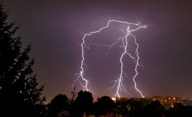 Burze z gradem na Opolszczyźnie. Instytut Meteorologii i Gospodarki Wodnej wydał ostrzeżenie dla całego województwa w sobotę [12.06.2021]