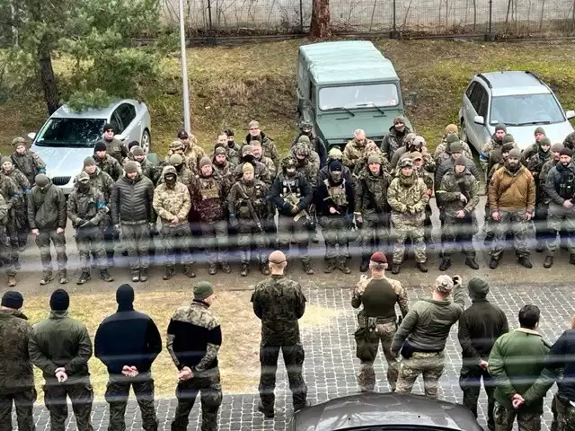 Wielkie wojskowe manewry w Widełkach w gminie Daleszyce. Wzięło w nich udział blisko 300 osób.