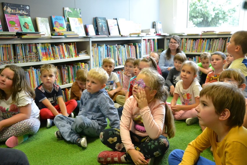 W gminie Wielgie bibliotekarki przekonują najmłodszych, że czytanie jest super!  