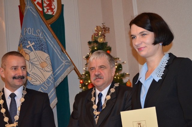 Anna Stepień  z Kiełpina  odebrała nagrodę i gratulacje.