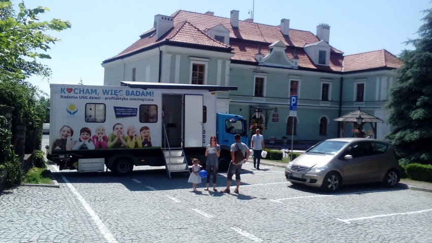 Na parkingu przy Urzędzie Miejskim zaparkował także...