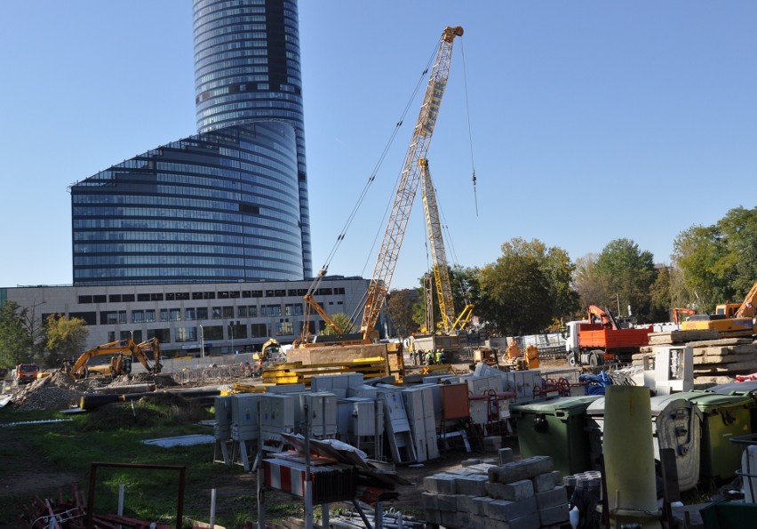 Nowy biurowiec powstaje tuż przy Sky Tower. To Centrum Południowe [WIZUALIZACJE, ZDJĘCIA]