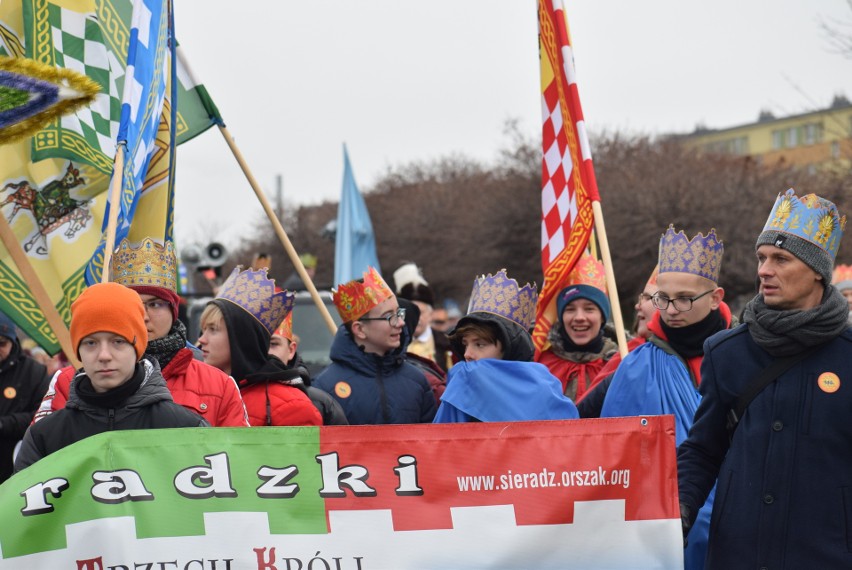 Orszak Trzech Króli 2020. Sieradzki Orszak Trzech Króli. Szło ponad 1.000 osób (ZDJĘCIA) 