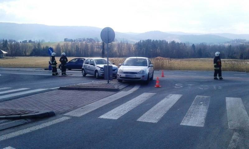 Ptaszkowa wypadek. Zderzenie dwóch aut na krajówce. Jedna osoba w szpitalu