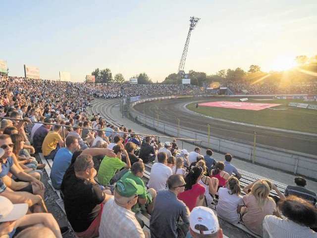 Na mecze żużlowe w Tarnowie przychodzi kilkanaście tysięcy kibiców. Władze klubu zapewniają jednak, że spożywanie piwa na trybunach Stadionu Miejskiego nie pogorszy bezpieczeństwa