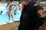 Łódzki strażnik miejski pobity na basenie „Promienistych” 