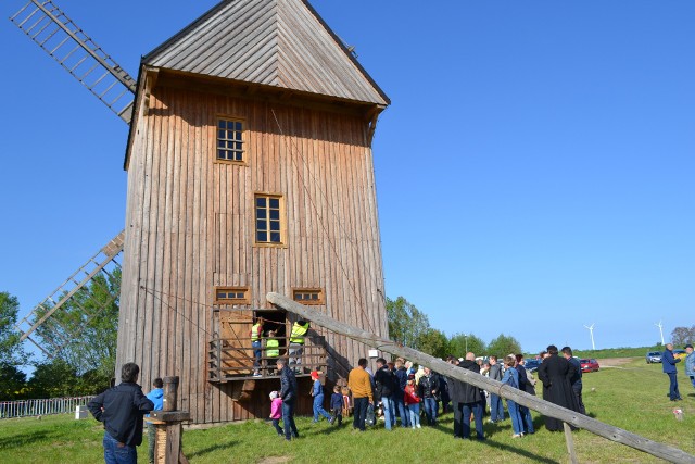 Wiatrak Wiesława Zbroińskiego w Mokrym Dworze nawiązuje do krajobrazu żuławskiego sprzed dwóch wieków