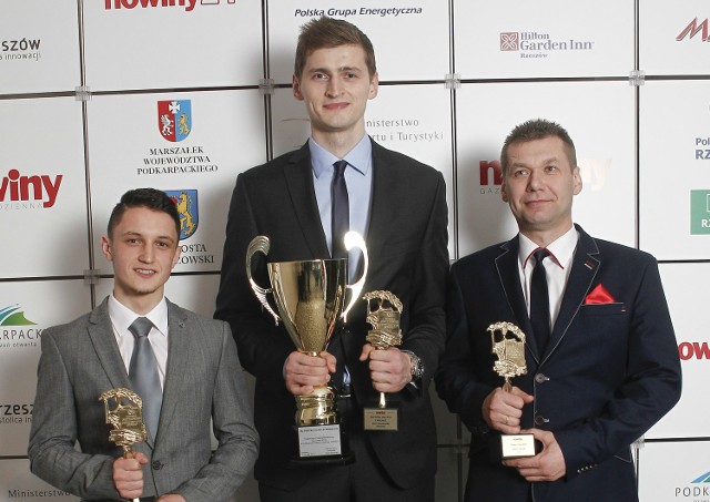 Trójka ubiegłorocznychch laureatów (od lewej Adam Ruda, Piotr Nowakowski, Janusz Ślączka) nie obroni tytułów