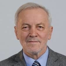 Mieczysław Gil, opozycjonista od lat 70., lider małopolskiej “S”,  poseł  i senator w III RP, działacz samorządowy