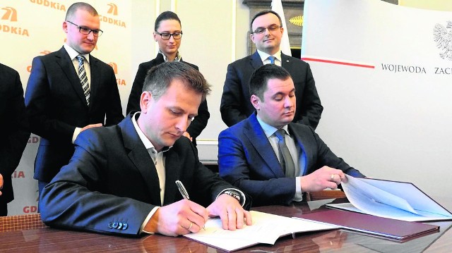 Wczoraj w Koszalinie, w delegaturze Urzędu Wojewódzkiego, została podpisana umowa na opracowanie dokumentacji projektowej dla drogi S11 od Bobolic do Szczecinka. Na kolejnych slajdach znajdziesz m.in. fakty dotyczące inwestycji oraz mapy z przebiegiem trasy S11