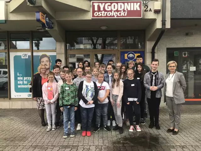 Małkinia Górna. Wizyta w redakcji Tygodnika Ostrołęckiego zakończyła warsztaty w ramach projektu Junior Media. Dzieci ze Szkoły Podstawowej nr 2 zobaczyły jak pracują dziennikarze.