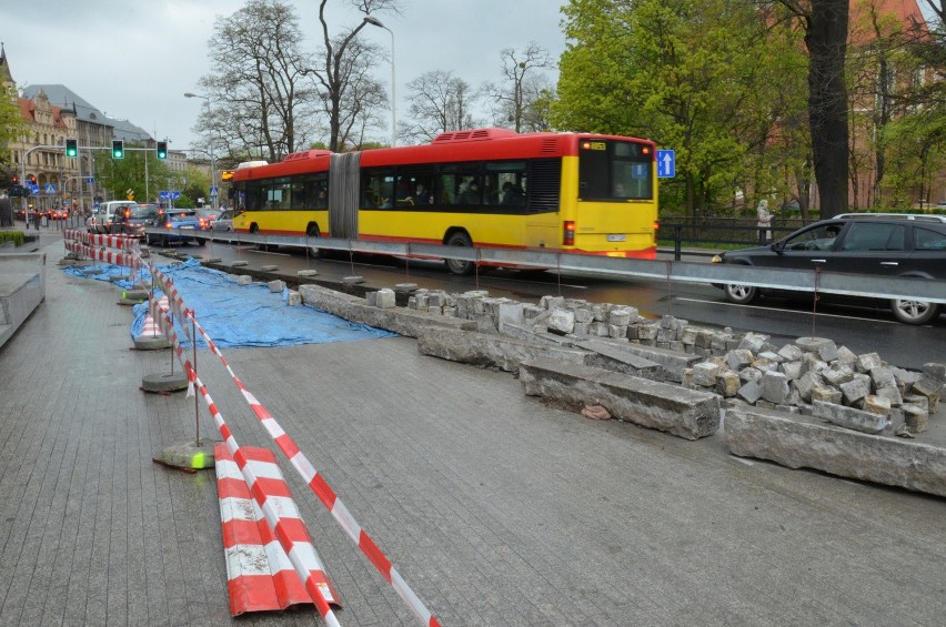 Wrocław: Podwale będzie teraz szersze. Pojawi się dodatkowy pas ruchu (ZDJĘCIA, MAPY)