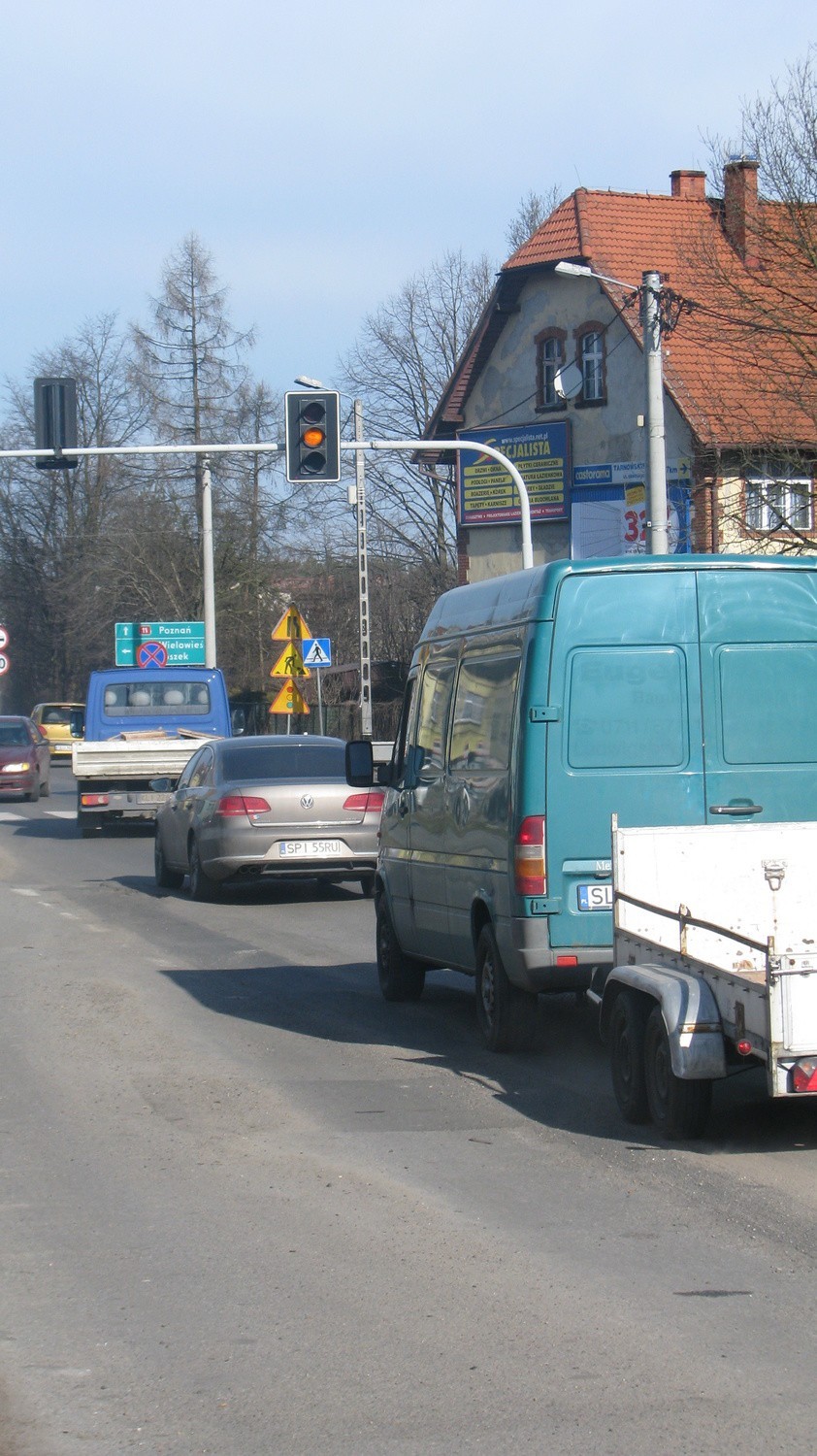 Obecnie przejazd przez Tworóg może zająć nawet 20 min. Na...