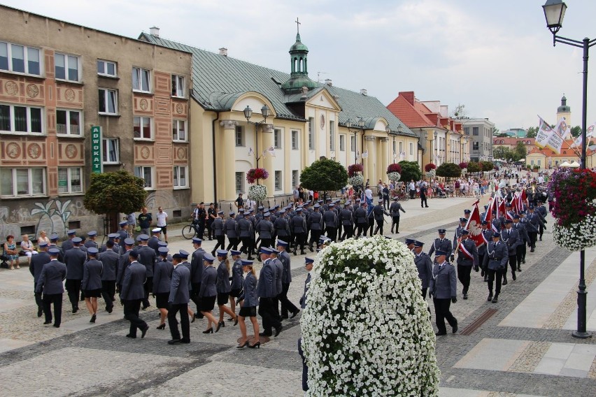 Białystok. Wojewódzkie Obchody Święta Policji. Policjanci przemaszerowali przez miasto (zdjęcia)