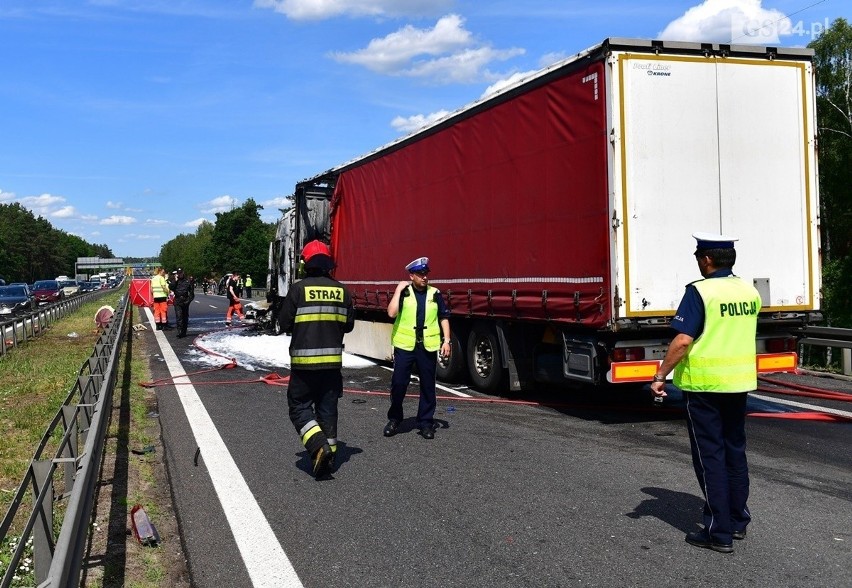 Szczecińska policja szuka świadków wypadku na A6. Masz filmik z wypadku? Zgłoś się