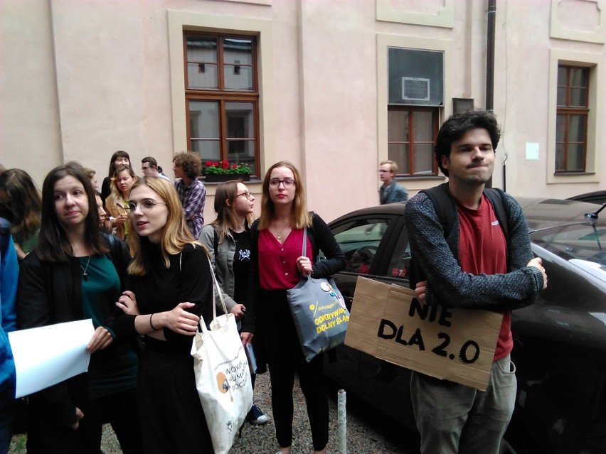 Kraków. Protest studentów pod hasłem „Nauka Niepodległa". Nie zgadzają się na reformę uniwersytetów ministra Gowina [ZDJĘCIA]