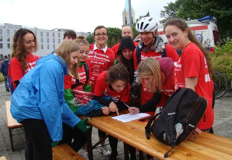 Oświęcim. Rodzinny Rajd Rowerowy po raz 20. Na starcie stanęło ponad 1000 rowerzystów [ZDJĘCIA]