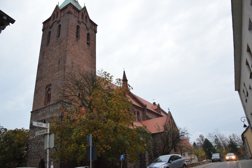 Średniowieczne mury w Byczynie sypią się i pilnie wymagają...