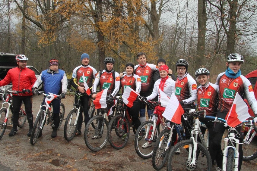 W Zagnańsku upamiętnili 99. rocznicę odzyskania niepodległości... na dwóch kółkach