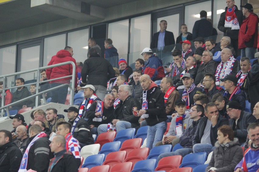 Górnik Zabrze - Śląsk Wrocław. Kibice odśpiewali hymn ZDJĘCIA KIBICÓW